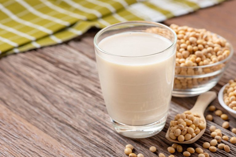 Sữa đậu nành ngon - bổ - rẻ nhưng uống sai dễ rước bệnh vào người: 5 nhóm người nên tránh xa-2