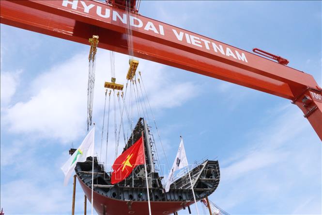 Công ty đóng tàu Hyundai Việt Nam đưa vào vận hành cẩu trục 700 tấn-2