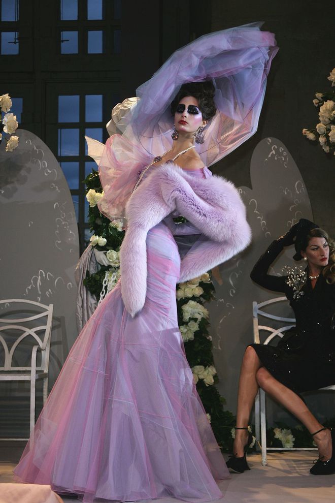Trước lúc được "thanh lịch hóa", Dior từng sống trong kỷ nguyên dị biệt và phi thường như thế!-3