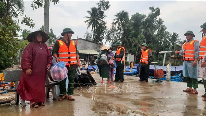 Quảng Nam: Đưa người già, phụ nữ, trẻ em xã đảo Tam Hải vào đất liền tránh bão Noru-cover-img