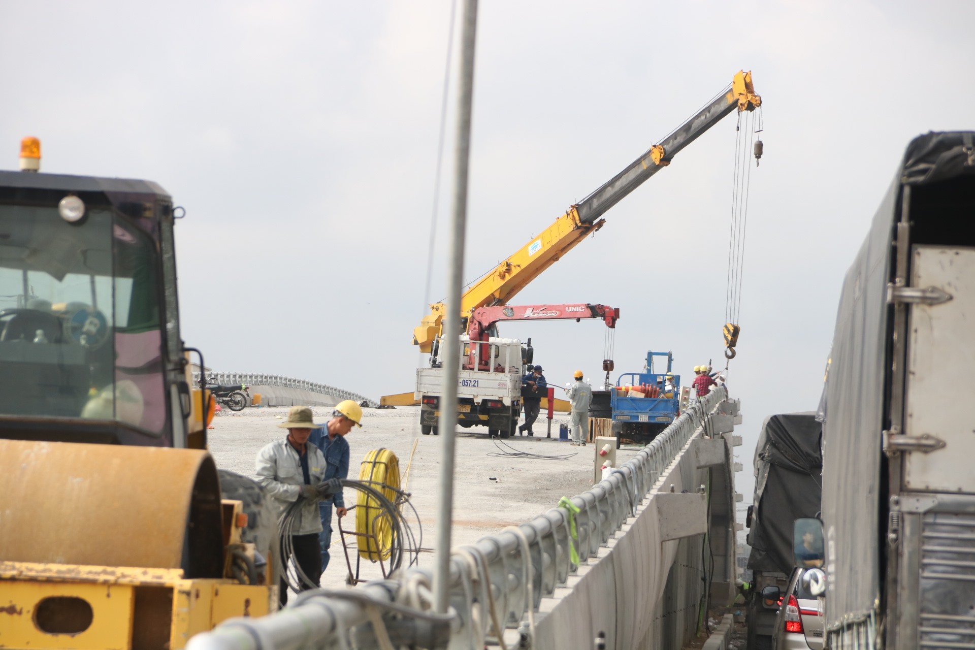 Cận cảnh cây cầu vượt đầu tiên ở Bình Dương xây dựng sắp đưa vào vận hành-4