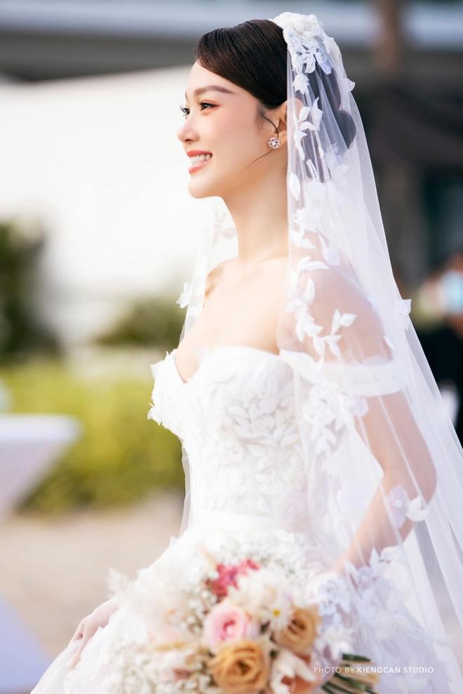 Minh Hằng chi hơn 600 triệu đồng cho váy cưới xa xỉ-1