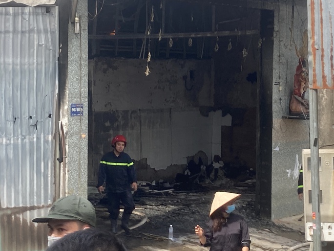CLIP: Khói lửa ngùn ngụt kèm tiếng nổ lớn trong xưởng ở Đồng Nai-2