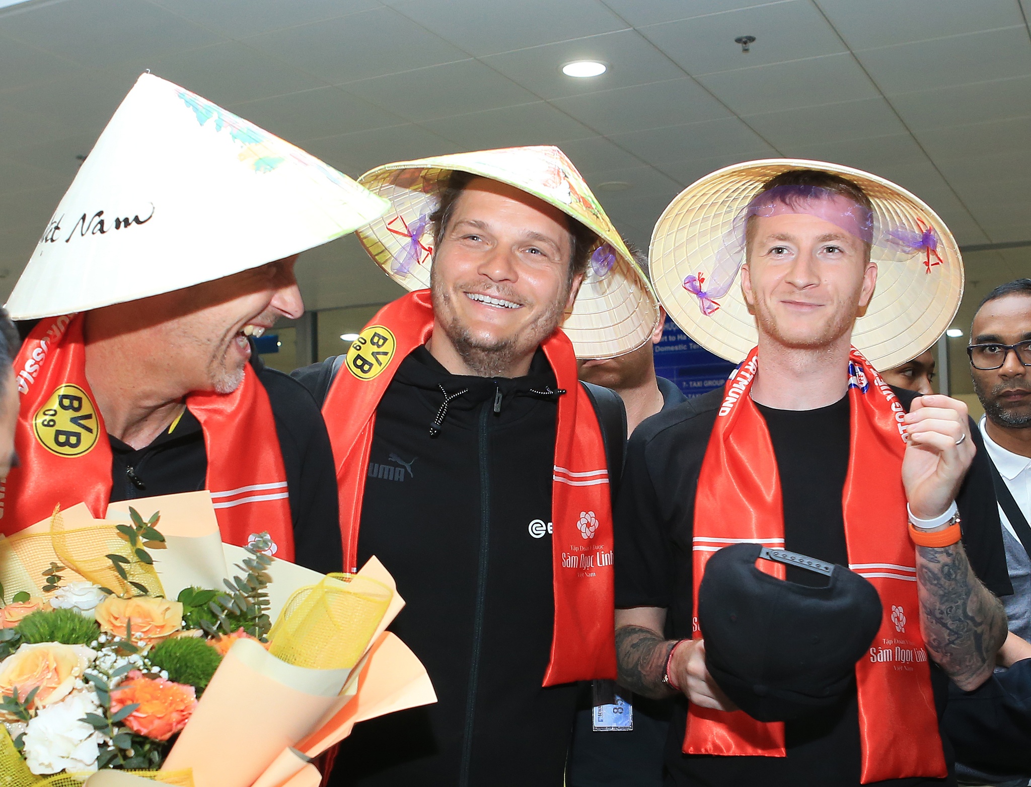 Ngôi sao Marco Reus và CLB Dortmund được chào đón nồng hậu ở Hà Nội-2