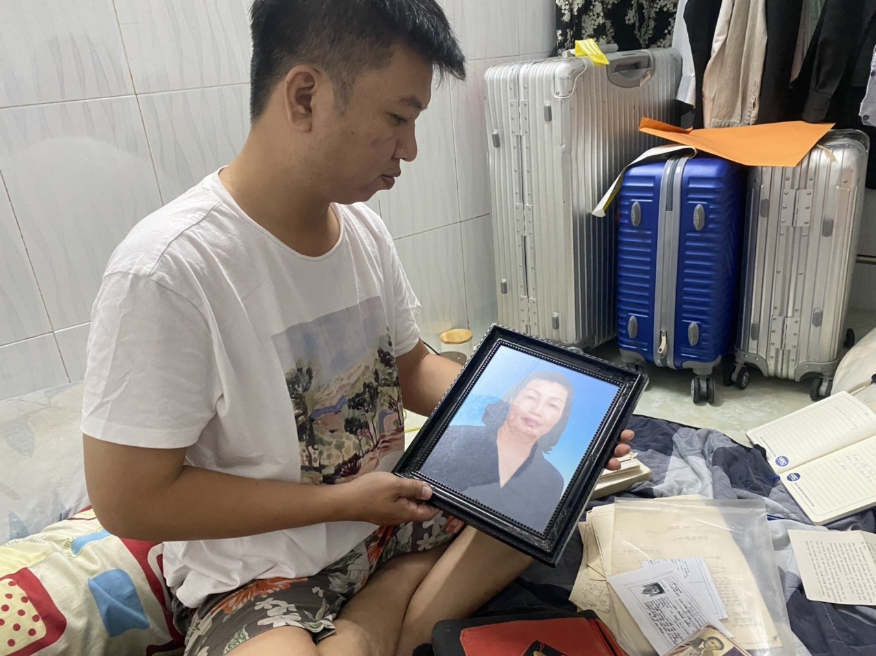 'Cậu bé Babylift' tìm mẹ Việt: Nửa thế kỷ xa nhau, có tin vui sau... 2 tiếng-8