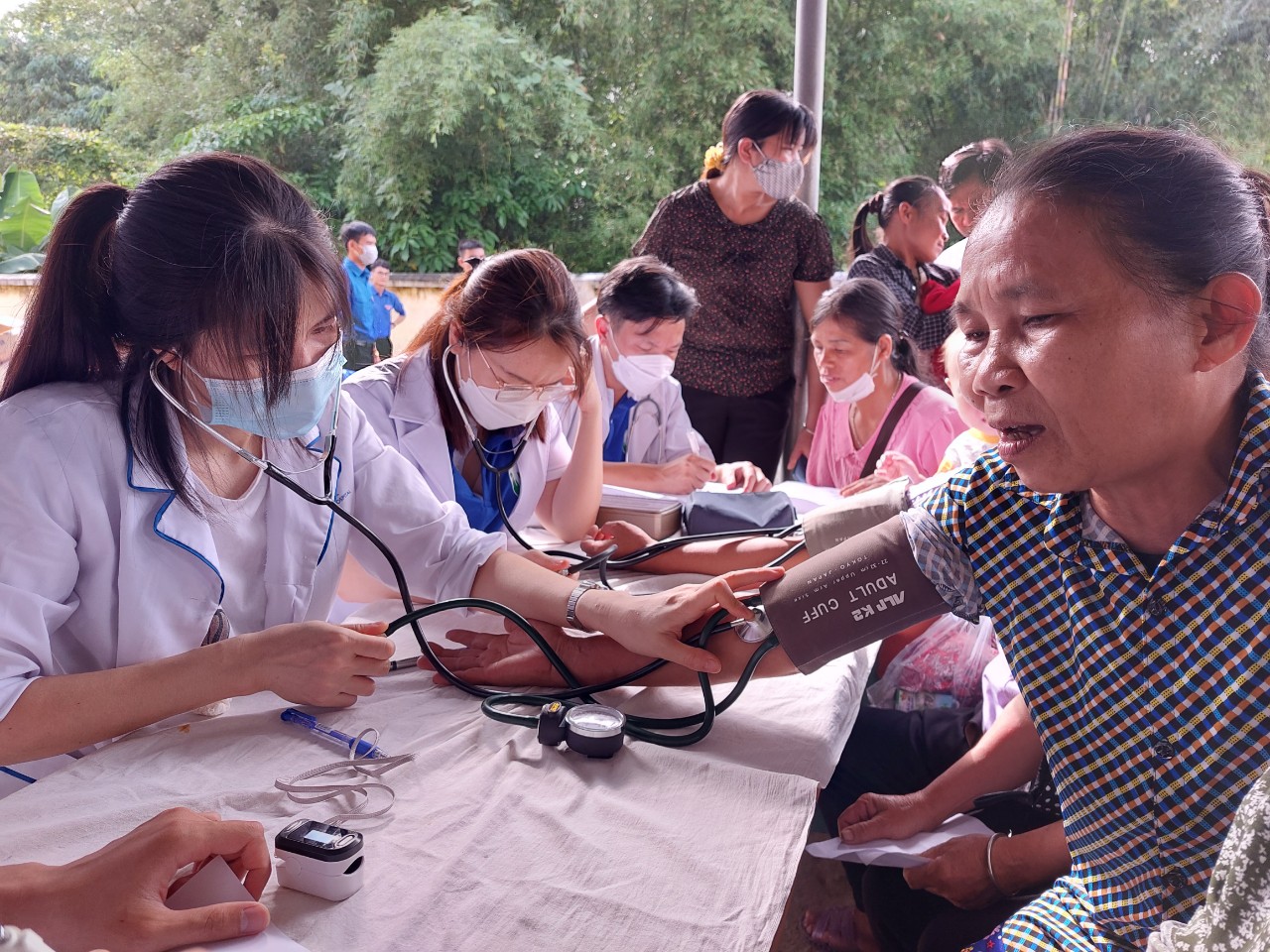 Đoàn Thanh niên Bộ Y tế khám sức khỏe và phát thuốc miễn phí cho bà con vùng sâu, vùng xa-8