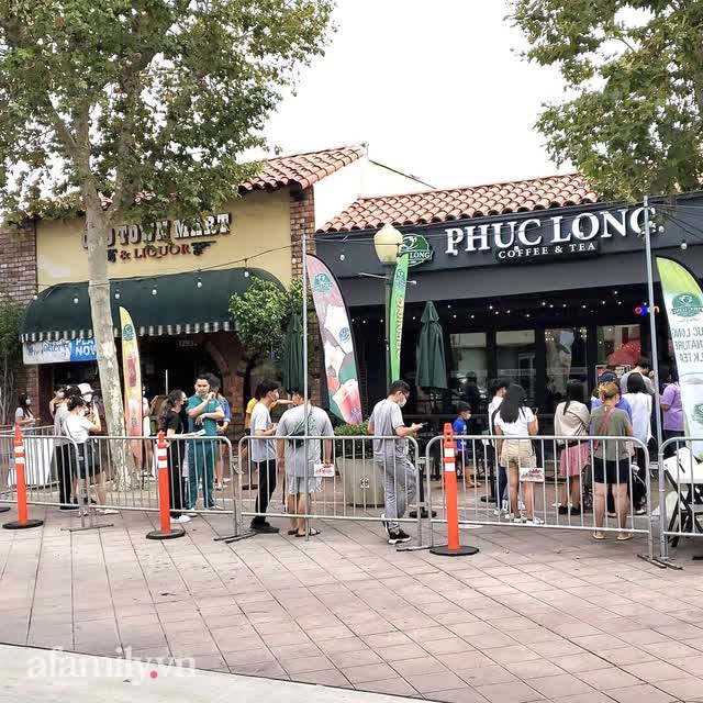 Những quán cà phê Việt "đem chuông đi đánh xứ người", khách hàng mê tít, xếp hàng để được thử-5