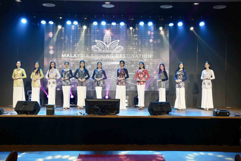 Hoa khôi Nam Bộ 2022 nổi bật tại sự kiện Malaysia Shining Destination-2