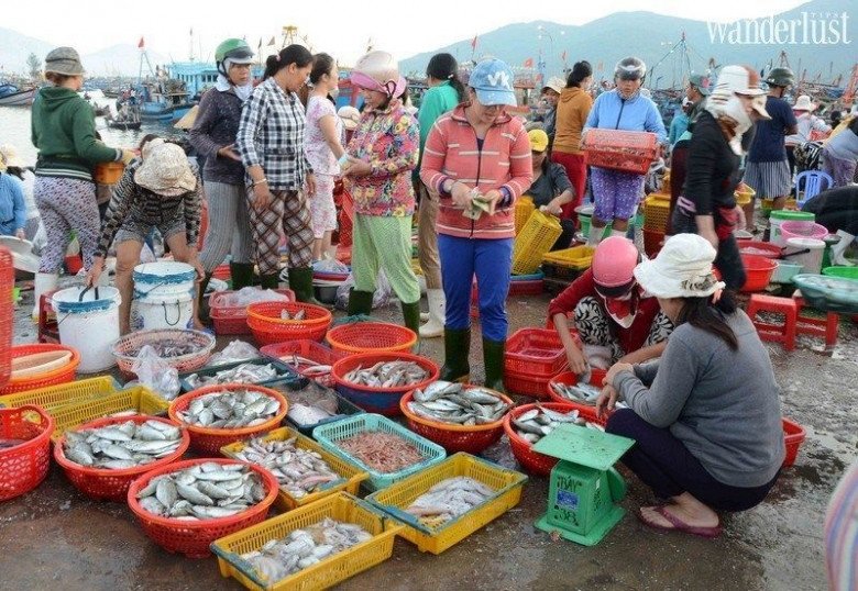 6 chợ hải sản đông đúc nhất Quảng Ninh, muốn mua gì cũng có, vừa tươi ngon giá lại cực rẻ-1