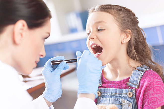 Bác sỹ hướng dẫn cha mẹ cách phòng bệnh tai mũi họng cho trẻ khi giao mùa-3