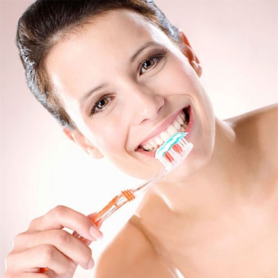 Chỉ nha khoa phải dùng thế nào để không gây tổn hại cho răng?-3