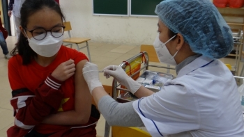 Các quận, huyện tại Hà Nội đẩy nhanh tiến độ tiêm vắc-xin Covid-19-3