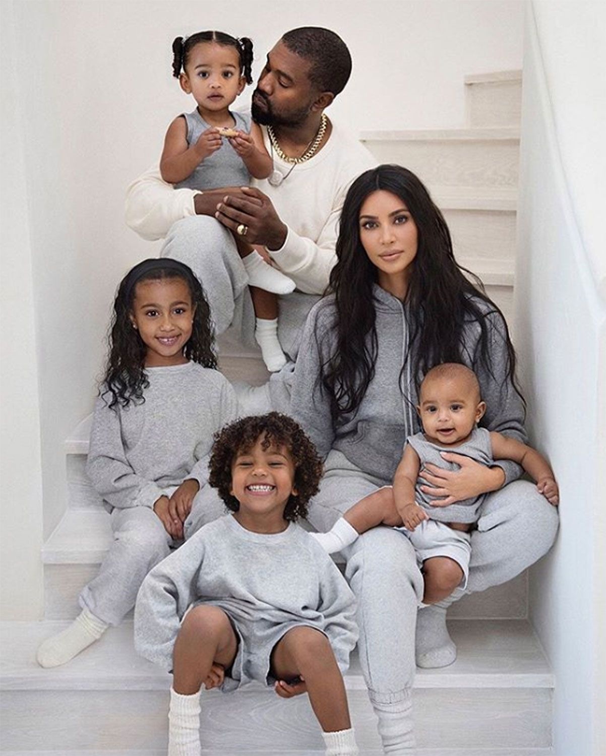 Tình trạng của Kim Kardashian khi Kanye West đồng ý hoàn tất ly hôn-1