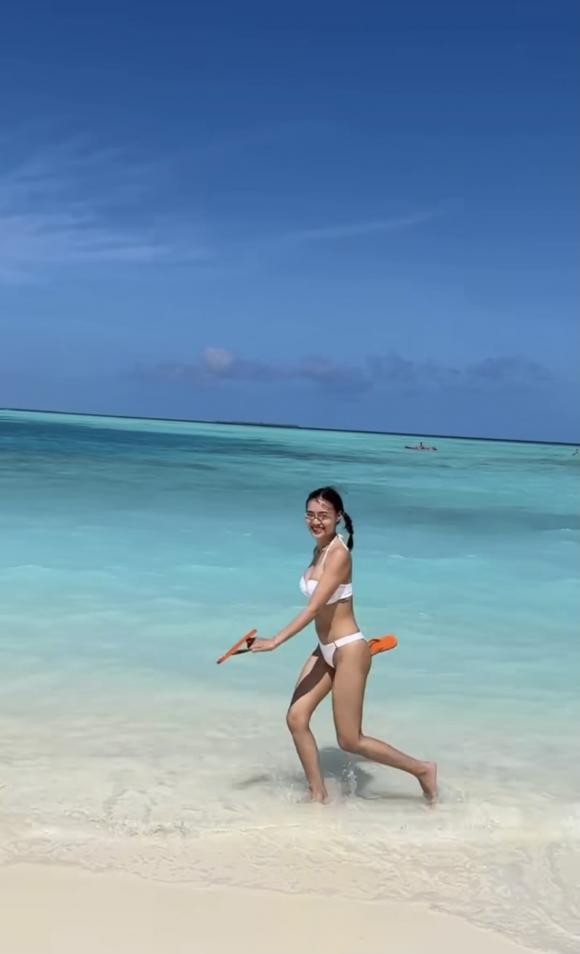 Ninh Dương Lan Ngọc khoe dáng nuột khi diện bikini ở Maldives nhưng lại gây chú ý vì điều này-9