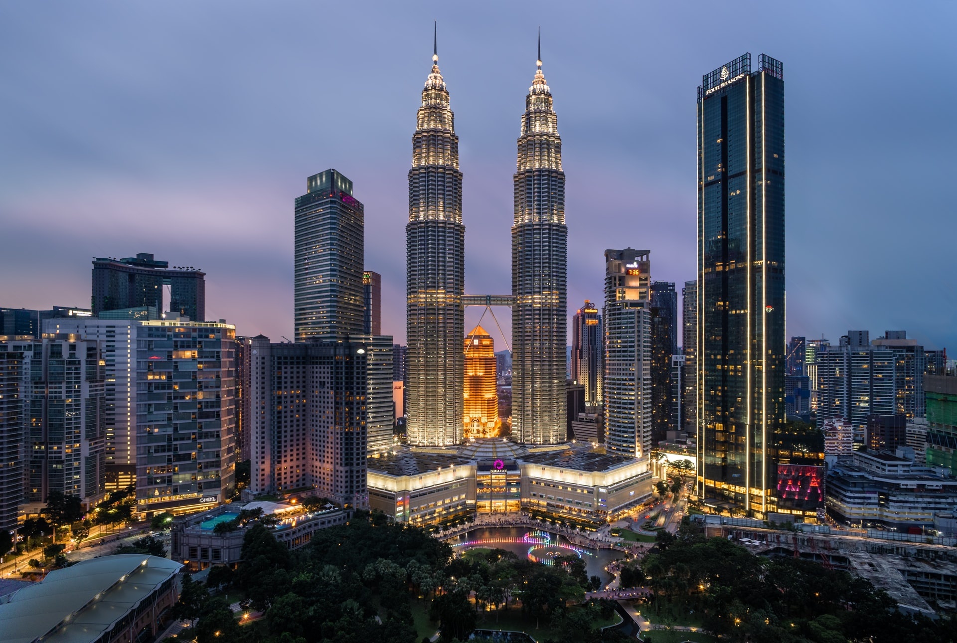 Malaysia bỏ yêu cầu khai báo thẻ nhập cảnh-1