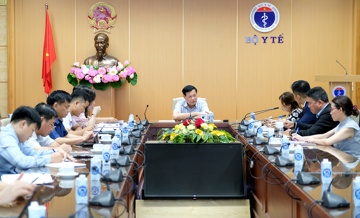 Thứ trưởng Bộ Y tế tiếp Tổng Giám đốc Công ty Pfizer Việt Nam-1