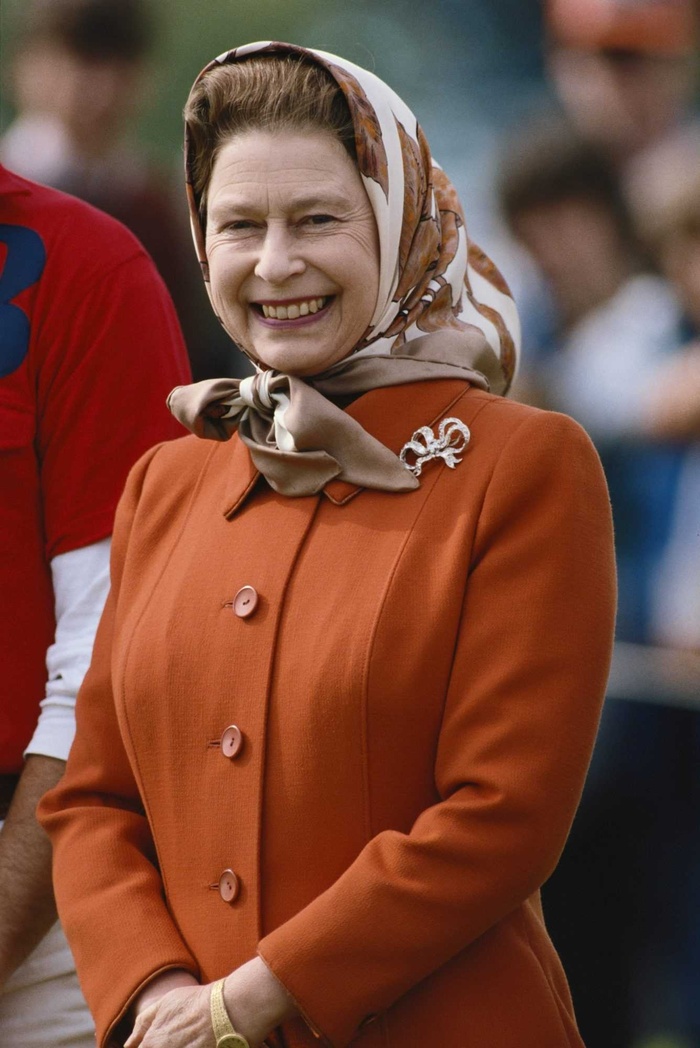 Nhìn lại gu thời trang rực rỡ sắc màu của Nữ hoàng Anh - Elizabeth II-7