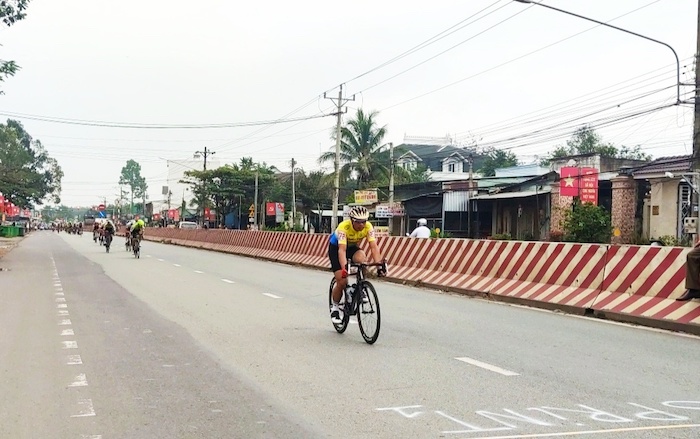 Kết thúc giải xe đạp truyền hình Bình Dương: Thanh niên Hóc Môn giành áo vàng chung cuộc-2