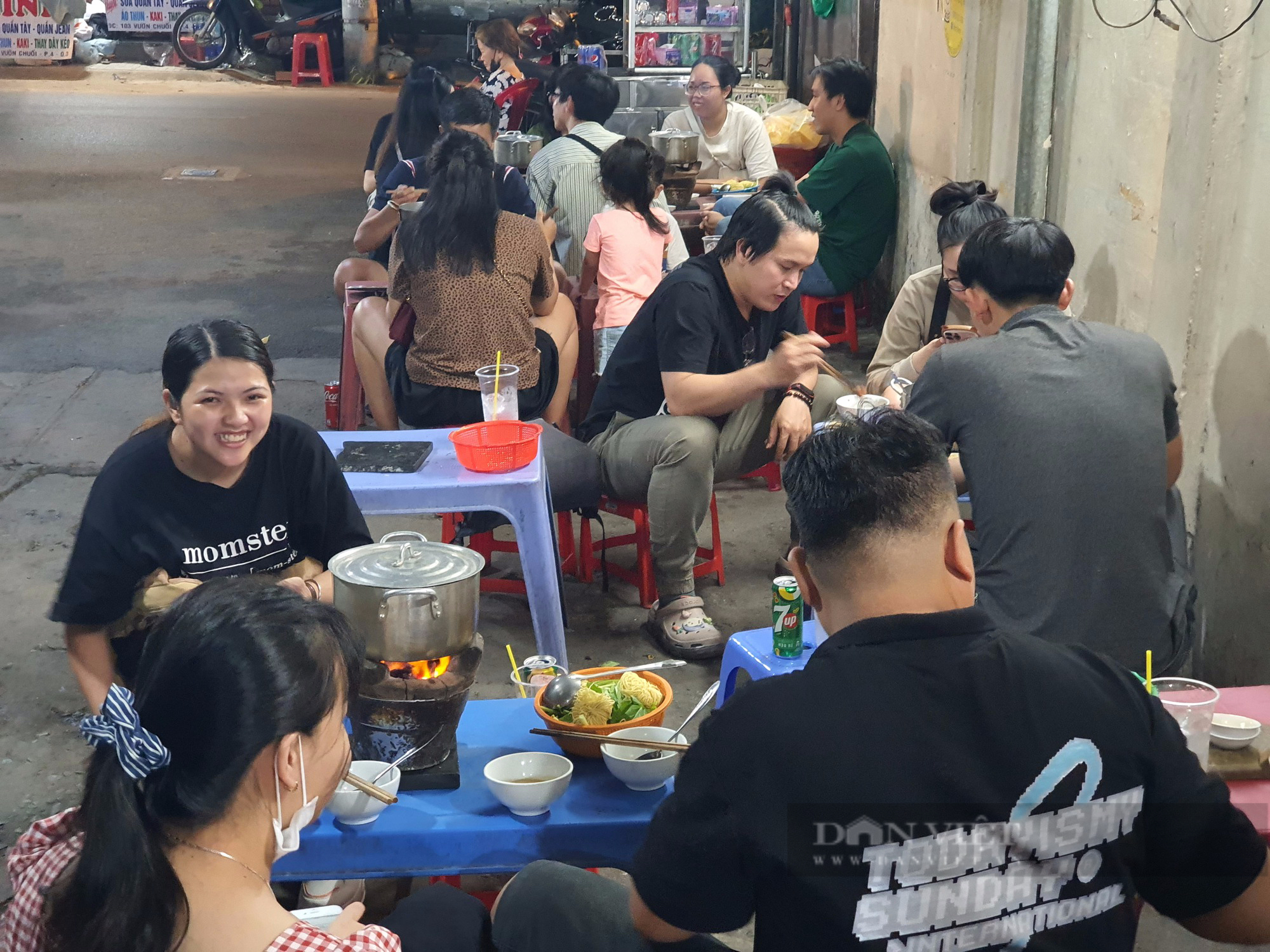 Sài Gòn quán: Lẩu bò kho Campuchia trên bếp than hồng, hương vị độc lạ khu Vườn Chuối-3