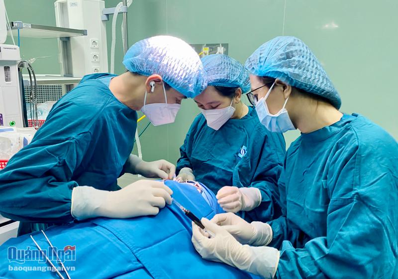 Bệnh viện Sản - Nhi tỉnh: Tiếp cận kỹ thuật điều trị cho trẻ bị khe hở môi và vòm miệng-1