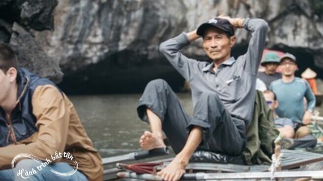 Khách Tây ngạc nhiên với tuyệt chiêu chèo thuyền của người Việt: Kỹ thuật quá đỉnh cao!-1