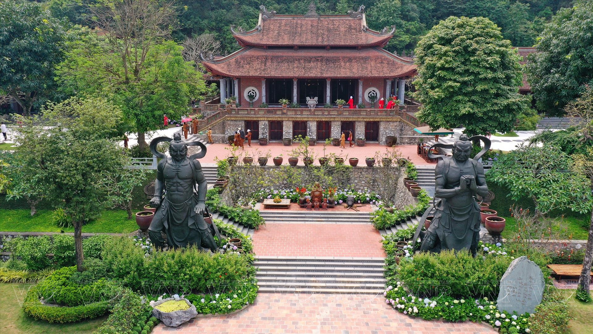 Du xuân 2023, ghé thăm những ngôi chùa nổi tiếng ở Hà Nam-4