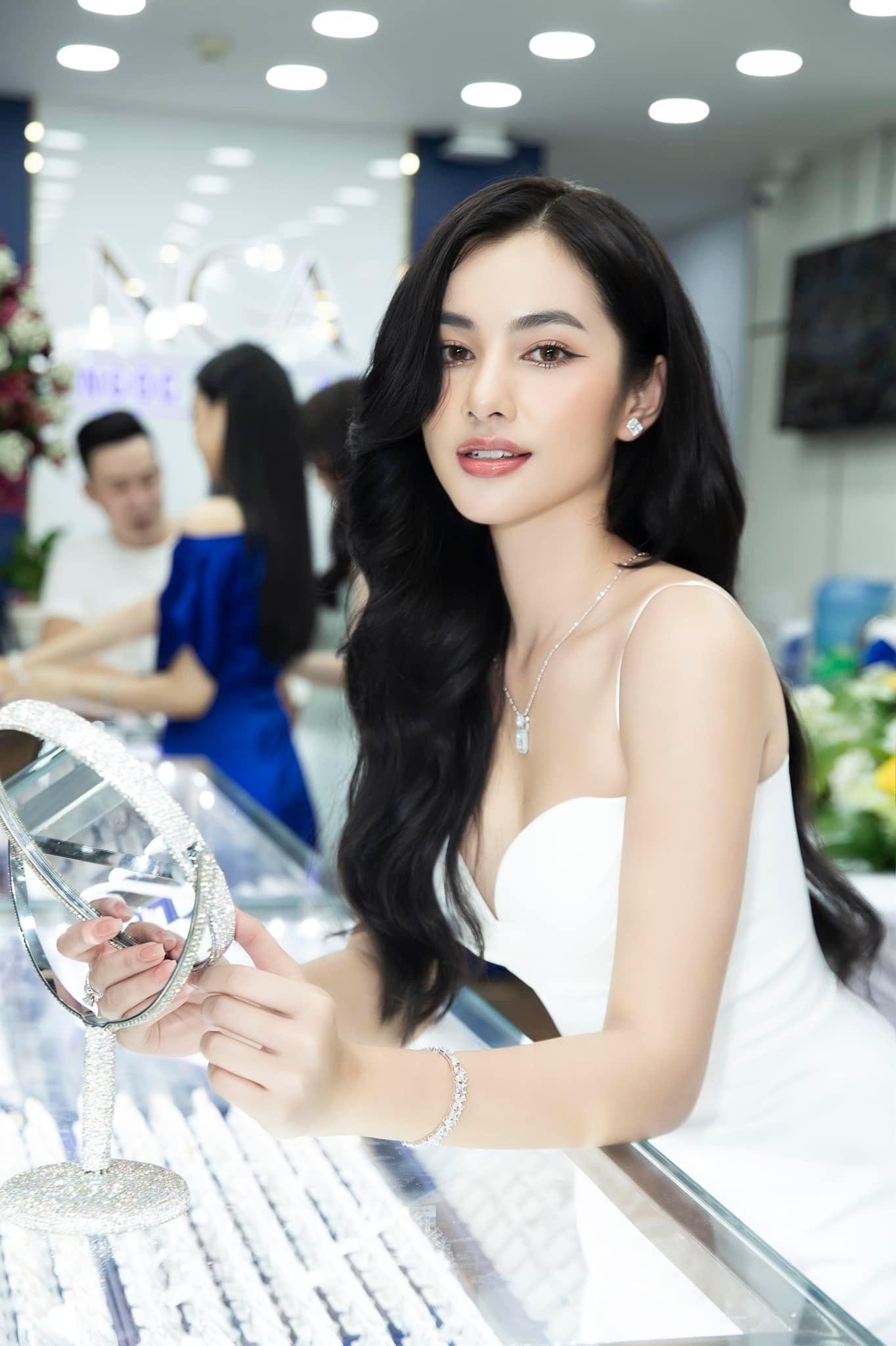 Mỹ nhân có làn da đẹp nhất Hoa hậu Việt Nam 2020 tái xuất nóng bỏng sau lễ ăn hỏi bí mật-12