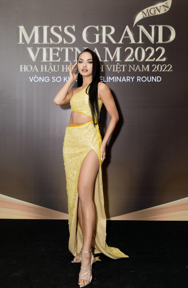 Dàn thí sinh quen mặt diện trang phục nóng bỏng tới tham dự sơ khảo Miss Grand Vietnam 2022-10