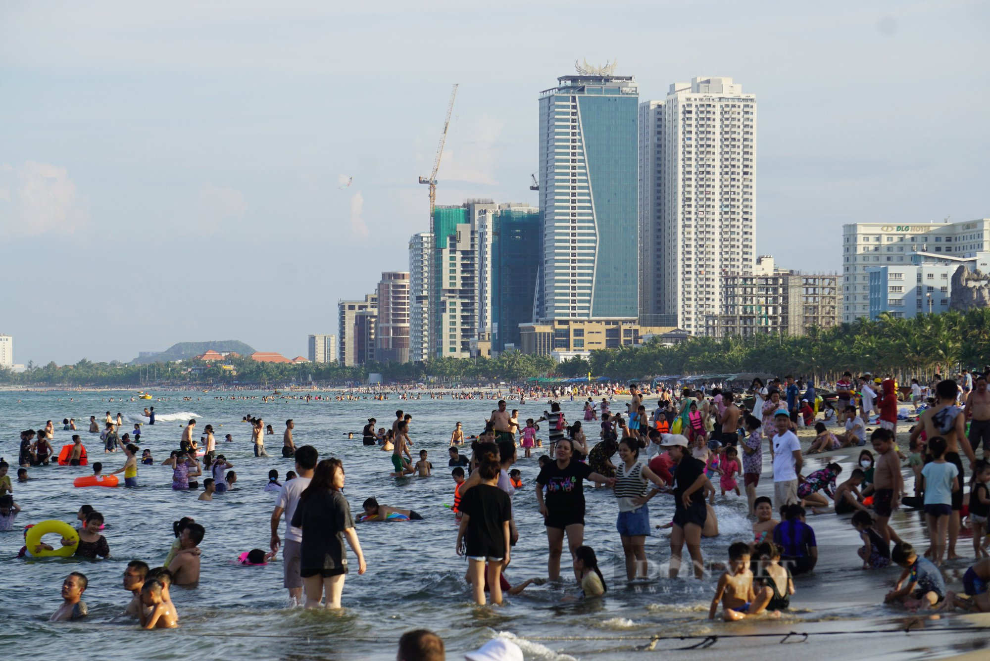 Đà Nẵng: Bãi biển, các khu du lịch tấp nập du khách dịp lễ 2/9-1