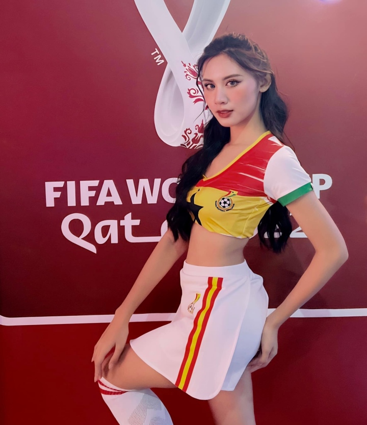 Dàn mỹ nữ Nóng cùng World Cup 2022 khoe sắc trong trang phục 32 đội tuyển-1