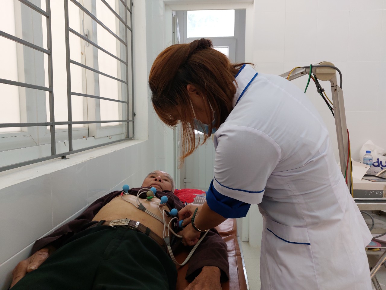 Đoàn Thanh niên Bộ Y tế khám sức khỏe và phát thuốc miễn phí cho bà con vùng sâu, vùng xa-7