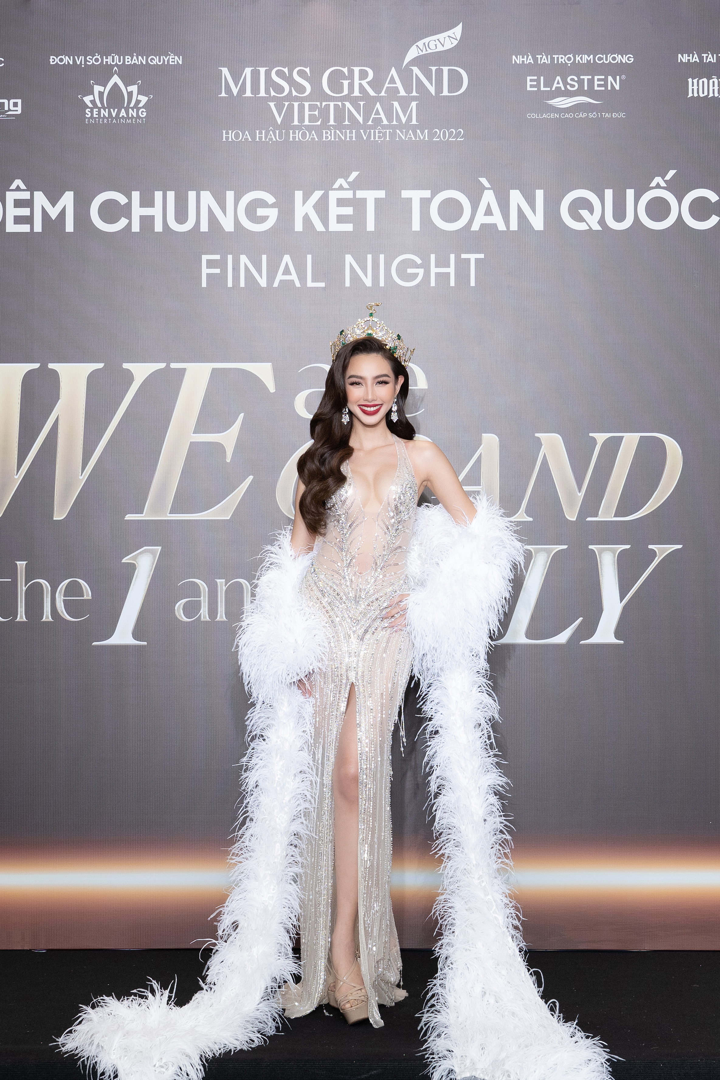 Thùy Tiên, Phương Nhi đội vương miện, rạng rỡ trên thảm đỏ chung kết Miss Grand Vietnam 2022-1