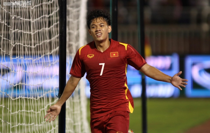 Sao trẻ U23 ra mắt ấn tượng ở tuyển Việt Nam, thách thức vị trí của đàn anh-1