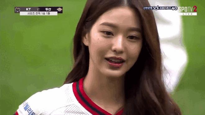 Sao Hàn tỏa sáng trên sân bóng chày-1