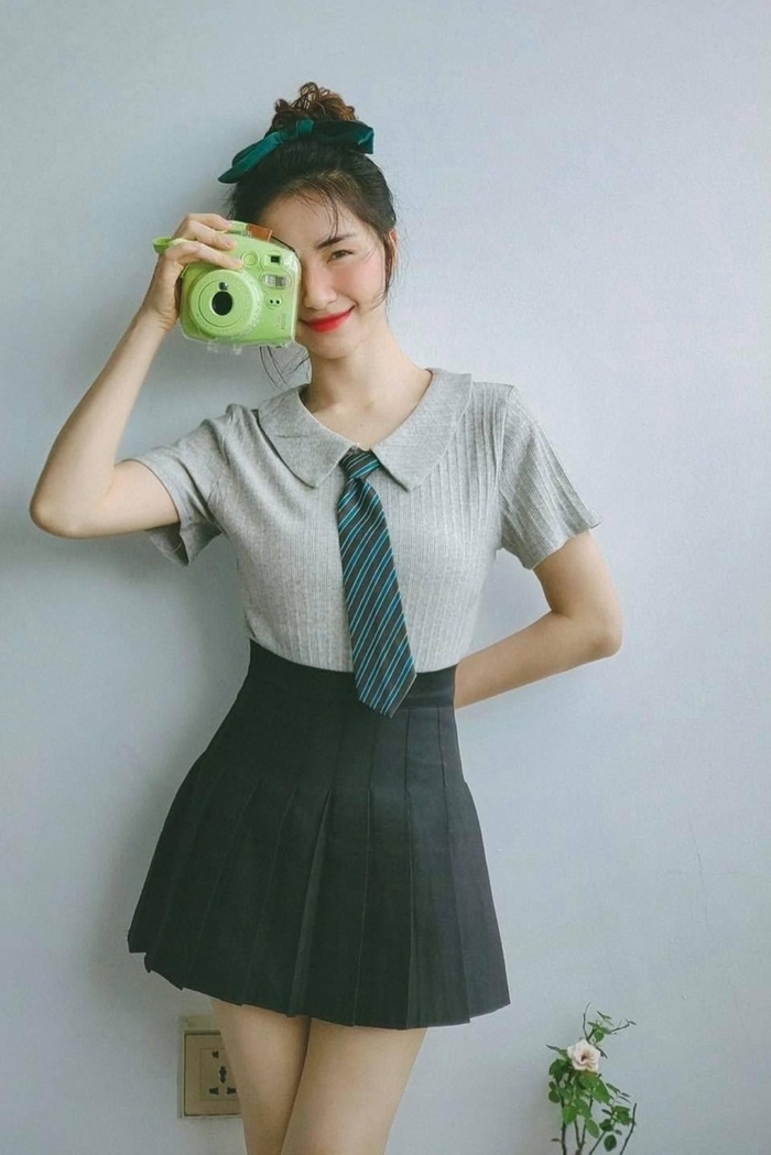 Mốt áo ngắn khoe eo thon của Liz Kim Cương, Chi Pu phủ sóng từ nhà ra phố-8
