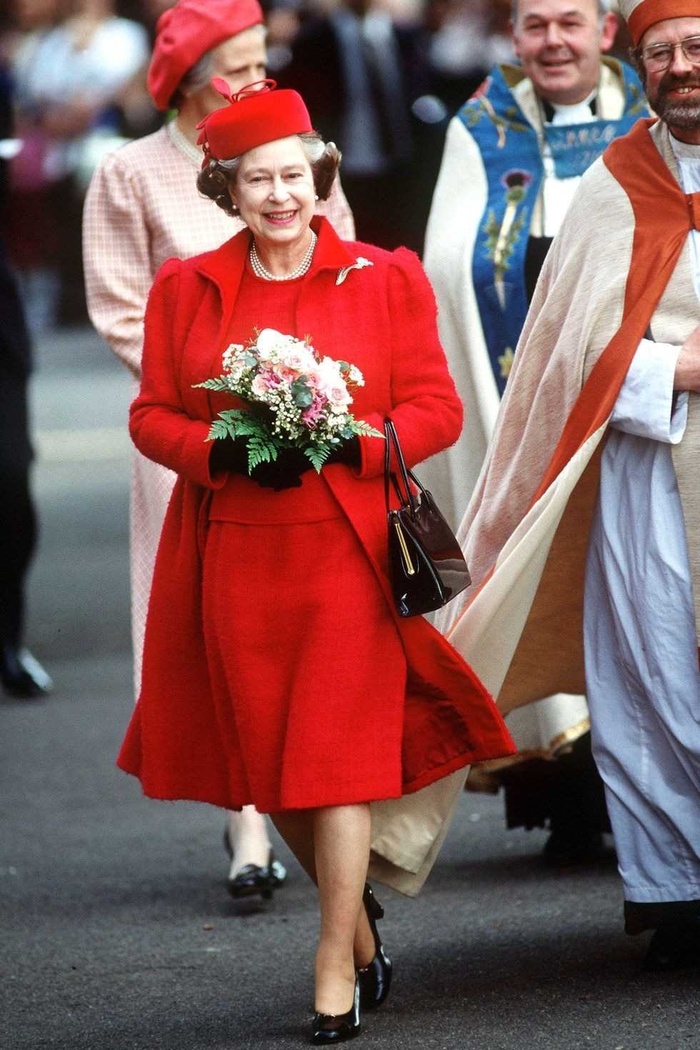 Nhìn lại gu thời trang rực rỡ sắc màu của Nữ hoàng Anh - Elizabeth II-3
