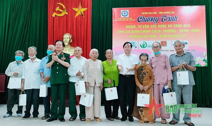Khám, tư vấn miễn phí và tặng quà tới 1.500 đối tượng chính sách tại Quảng Trị-1