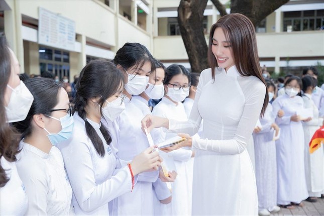 Ảnh thời học sinh của Hoa hậu Đỗ Hà, Tiểu Vy và Thùy Tiên-11