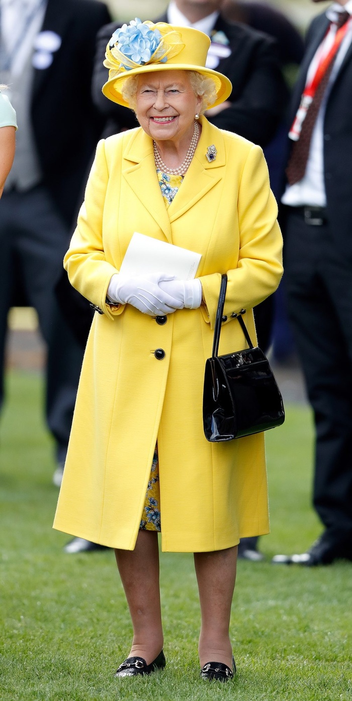 Nhìn lại gu thời trang rực rỡ sắc màu của Nữ hoàng Anh - Elizabeth II-9