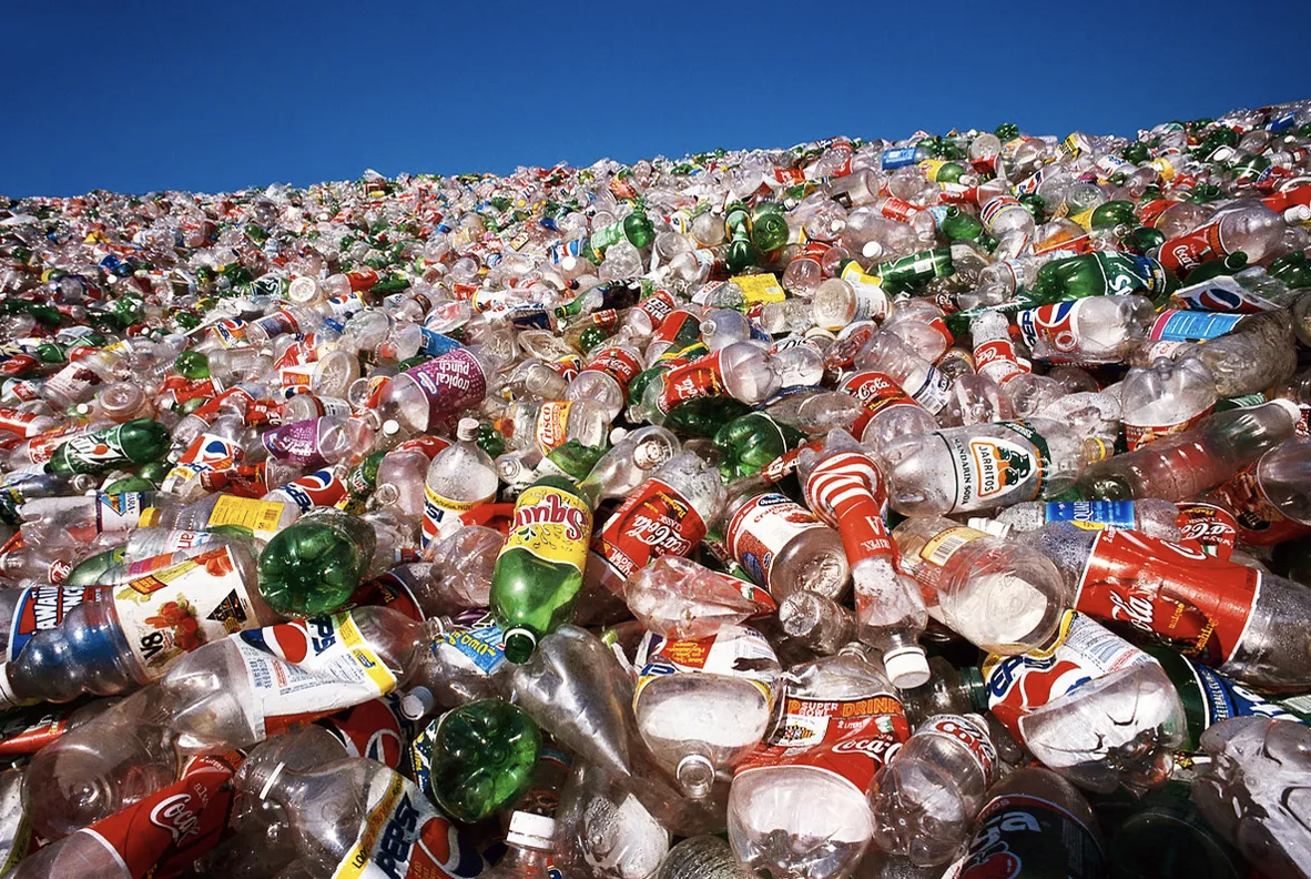 Coca Cola - nhà tài trợ của COP27 - gây ô nhiễm nhựa nhiều nhất trong 5 năm qua-1