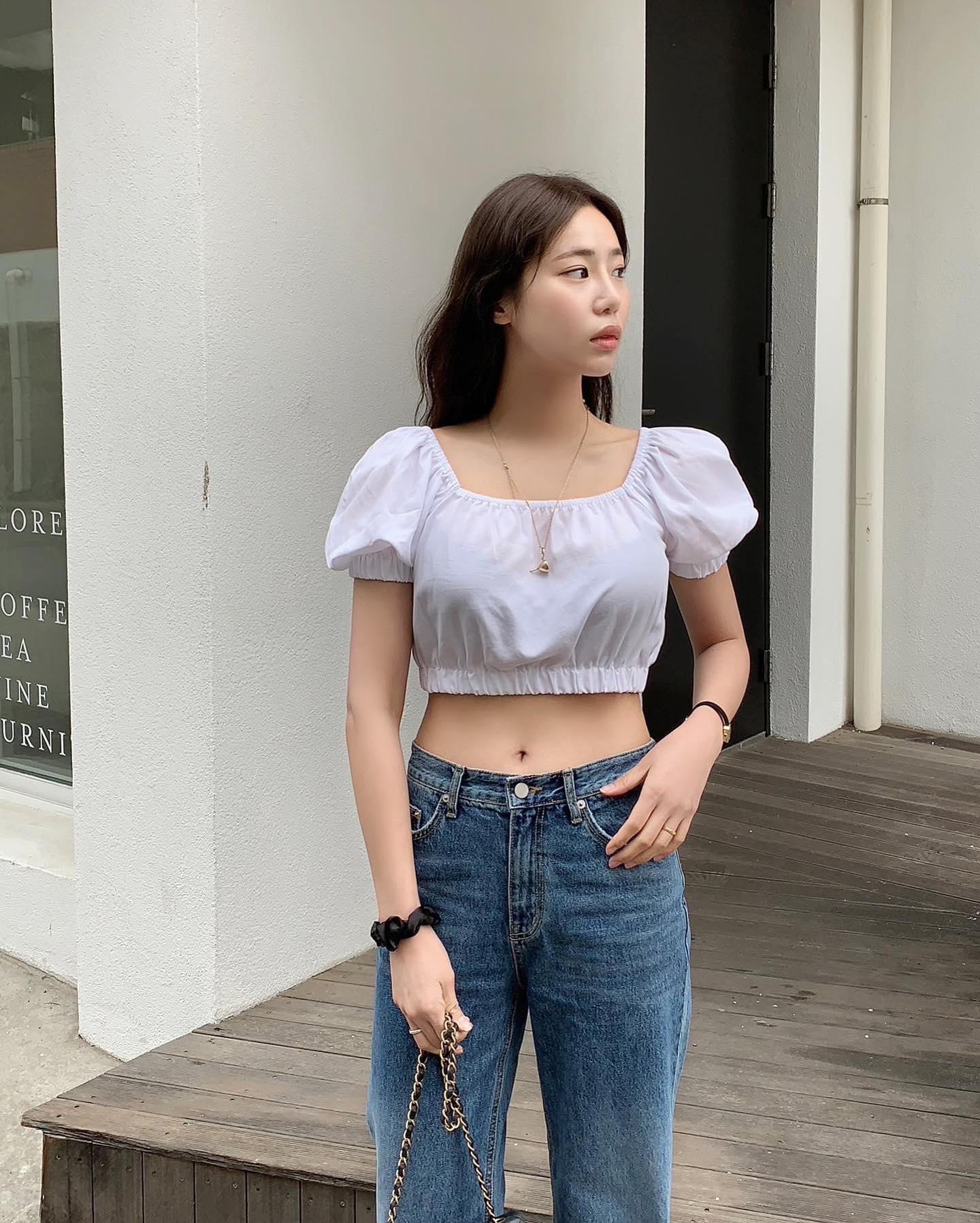 Mặc áo crop top thế nào cho sang chảnh tinh tế? Chị em hãy tham khảo 4 công thức-10