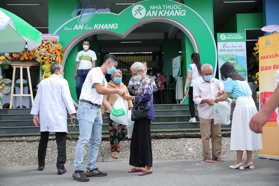 Nhà thuốc An Khang hiện thực hóa giấc mơ mang thuốc miễn phí đến cho người dân khó khăn-5