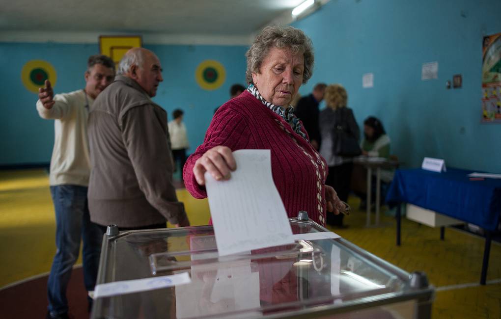 4 khu vực thuộc Ukraine bắt đầu trưng cầu dân ý sáp nhập vào Nga-1