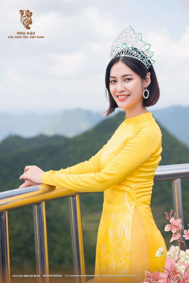 Không chỉ Hoa hậu Nông Thúy Hằng, nhiều người đẹp cũng gặp rắc rối về trang phục khi đi từ thiện-1