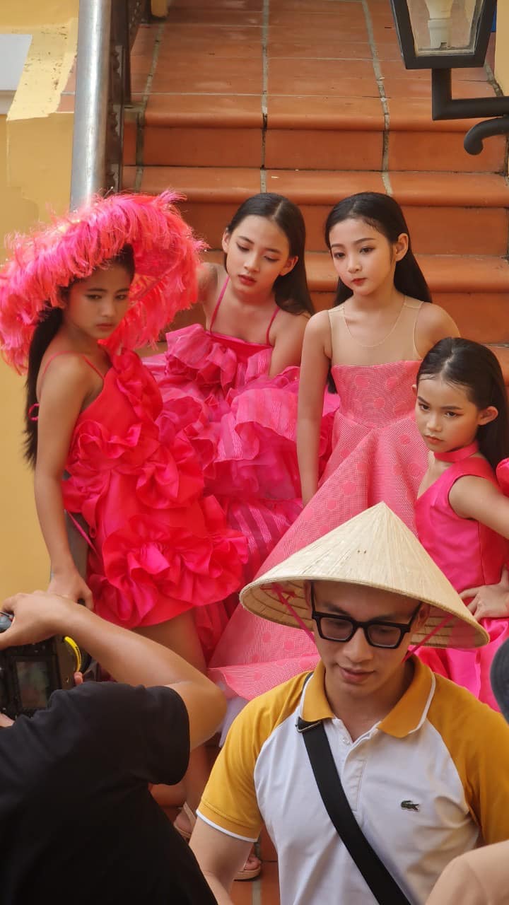 Bé gái dân tộc đạt top 5 Hoa hậu nhí: Xách túi ni lông lên Hà Nội đi thi, được kỳ vọng tiếp bước H'Hen Niê-16