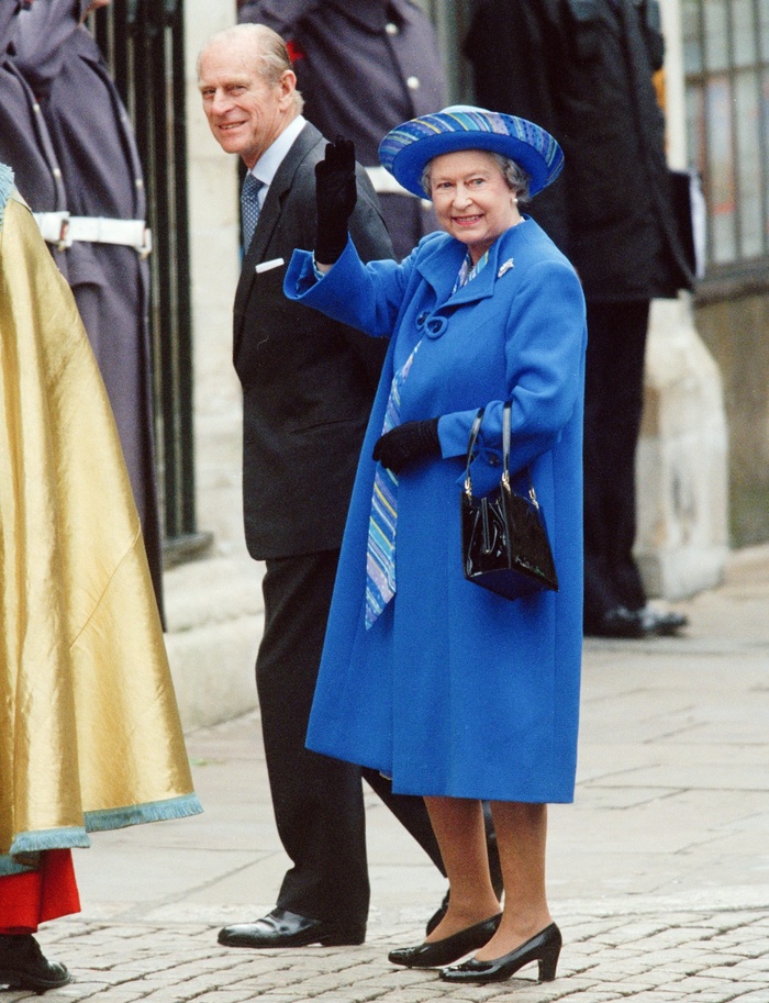 Nhìn lại gu thời trang rực rỡ sắc màu của Nữ hoàng Anh - Elizabeth II-13