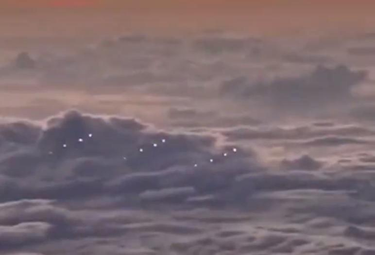 Xôn xao phi công phát hiện UFO khi bay qua Thái Bình Dương?-9