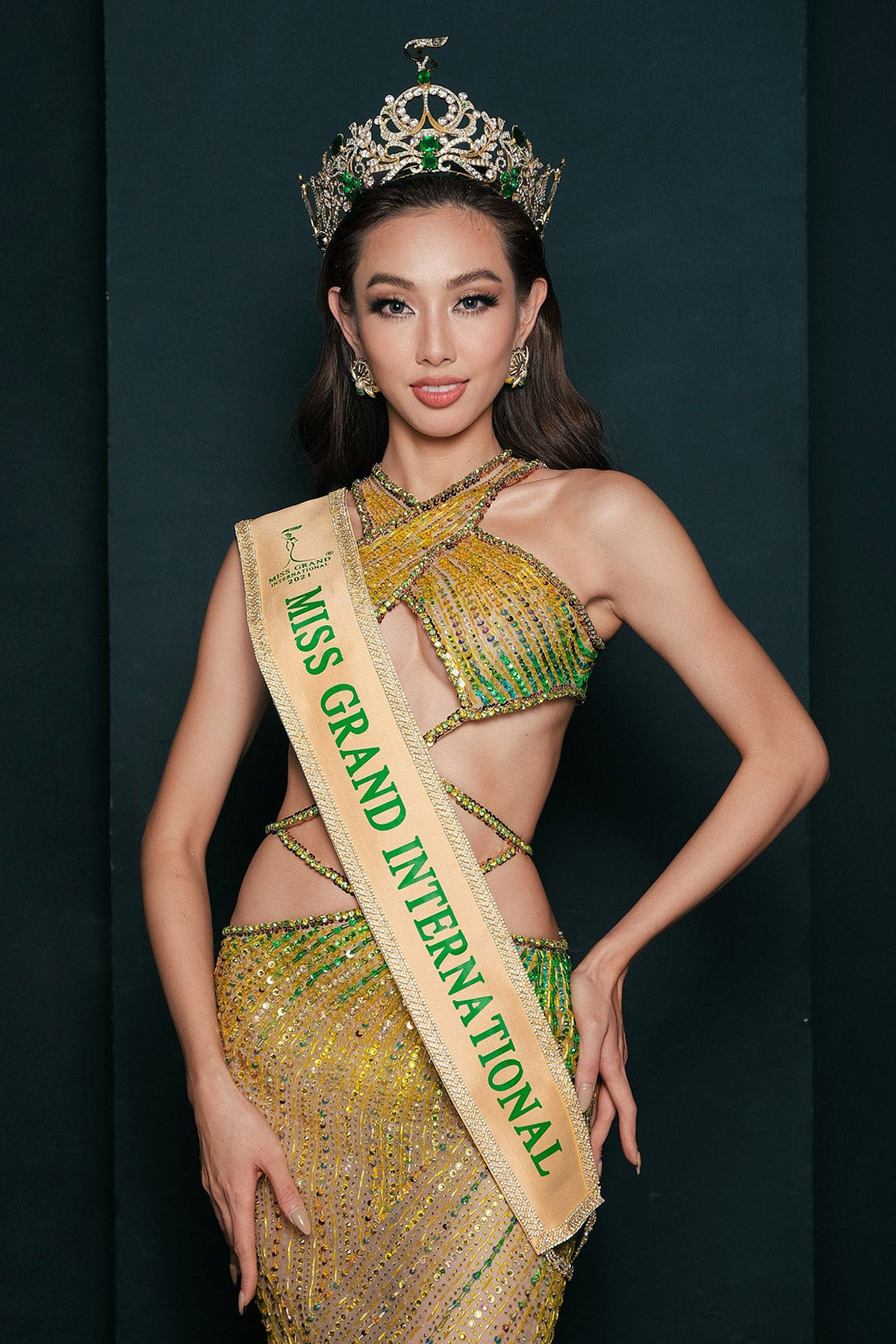 Lộ diện vương miện mới của Miss Grand 2022, có vượt qua được vương miện 12 tỷ đồng của Thùy Tiên?-5