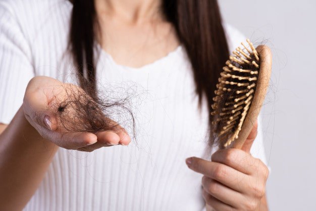 Biện pháp điều trị và kiểm soát chứng rụng tóc do ảnh hưởng của COVID kéo dài-1