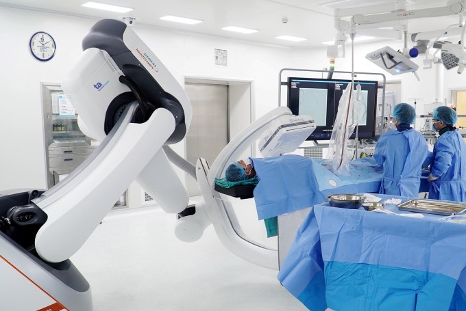Điều trị ung thư gan kích thước lớn bằng robot-1